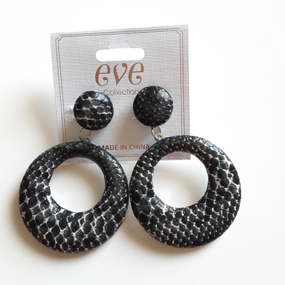 Eve Collection Black Snake Skin Earrings - Picture 1 of 5